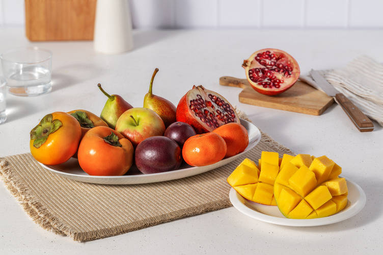 Premium Seasonal Fruit Selection | 13 Pieces